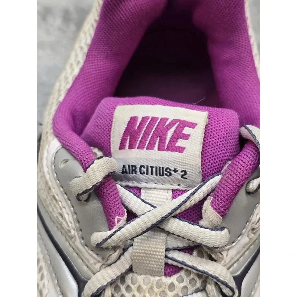 Nike womens pre